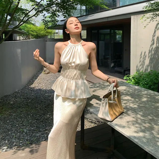 周淼 简约纯色套头修身抽皱挂脖背心 女款