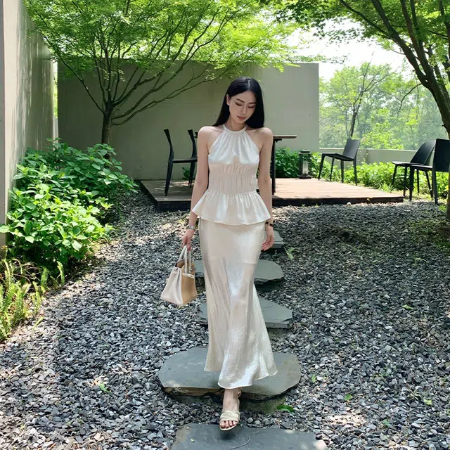 周淼 简约纯色套头修身抽皱挂脖背心 女款