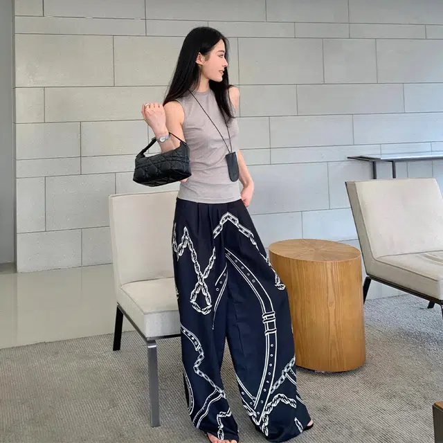 周淼 舒适简约纯色圆领套头背心 女款