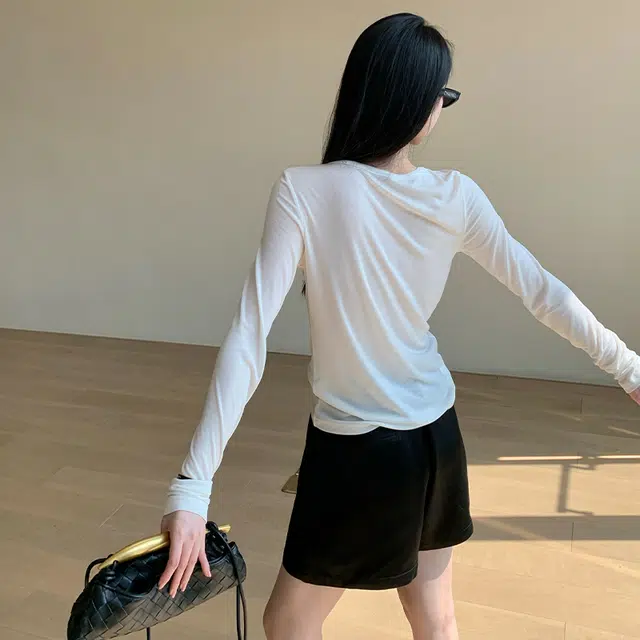 周淼 纯色高腰宽松阔腿休闲短裤 女款