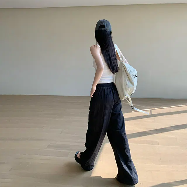 周淼 假口袋收褶通勤中腰薄款直筒休闲裤 女款