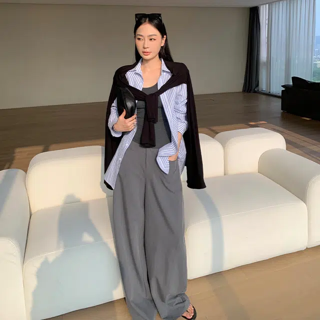 周淼 纯色前片斜向分割宽松阔腿西装休闲裤 女款