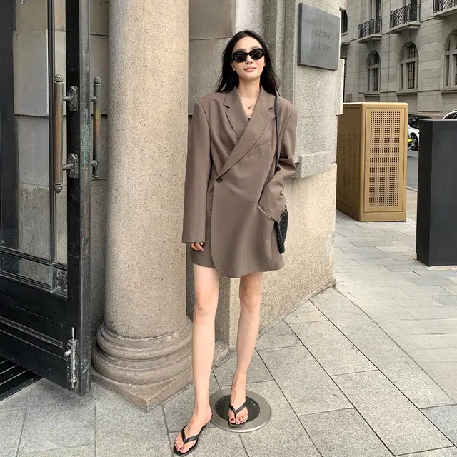 周淼 斜插口袋宽松大廓形斜扣西装外套女设计感休闲西服外套 女款