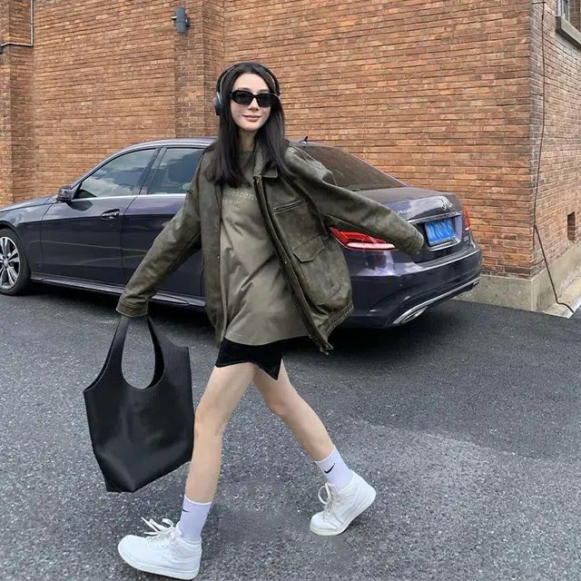 周淼 复古水洗纹理休闲宽松机车皮衣外套 女款