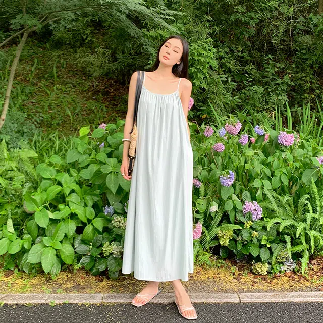 周淼 法式凉感莱赛尔混纺极简宽松吊带长裙 女 夏