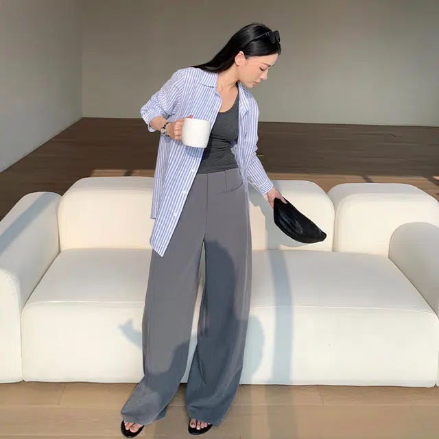 周淼 纯色前片斜向分割宽松阔腿西装休闲裤 女款