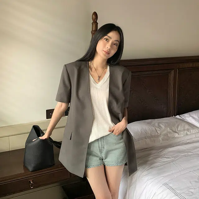 周淼 清凉麻感无领垫肩休闲西装 女款