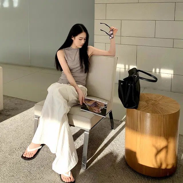 周淼 舒适简约纯色圆领套头背心 女款