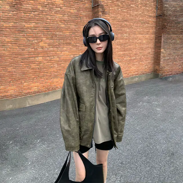 周淼 复古水洗纹理休闲宽松机车皮衣外套 女款