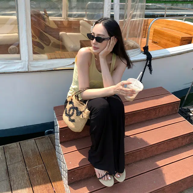 周淼 简约纯色高腰阔腿休闲裤 女款