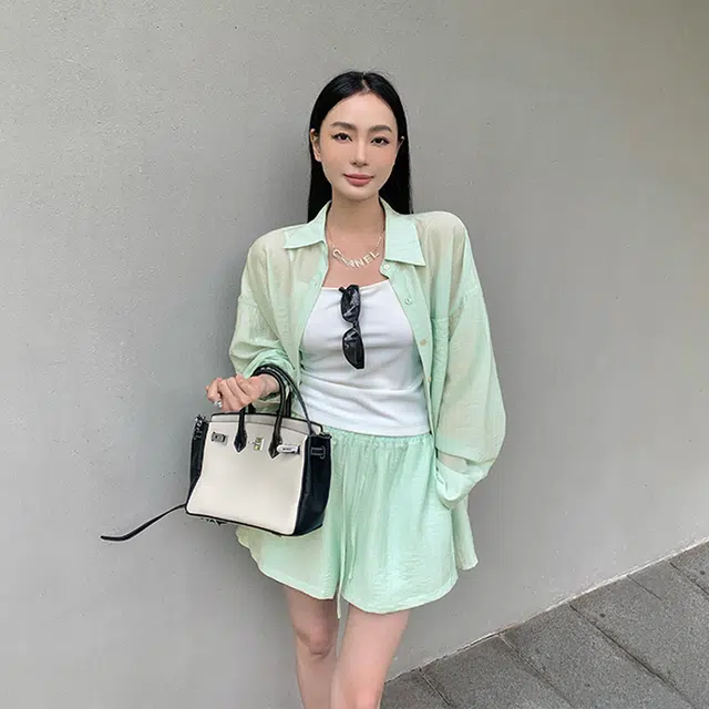 周淼 纯色高腰宽松休闲短裤 女款