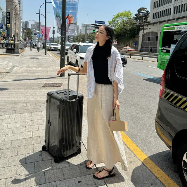 周淼 简约翻领单排扣长袖衬衫 女款