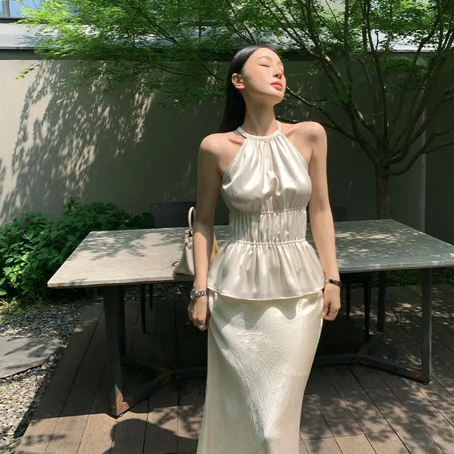 周淼 简约纯色套头修身抽皱挂脖背心 女款