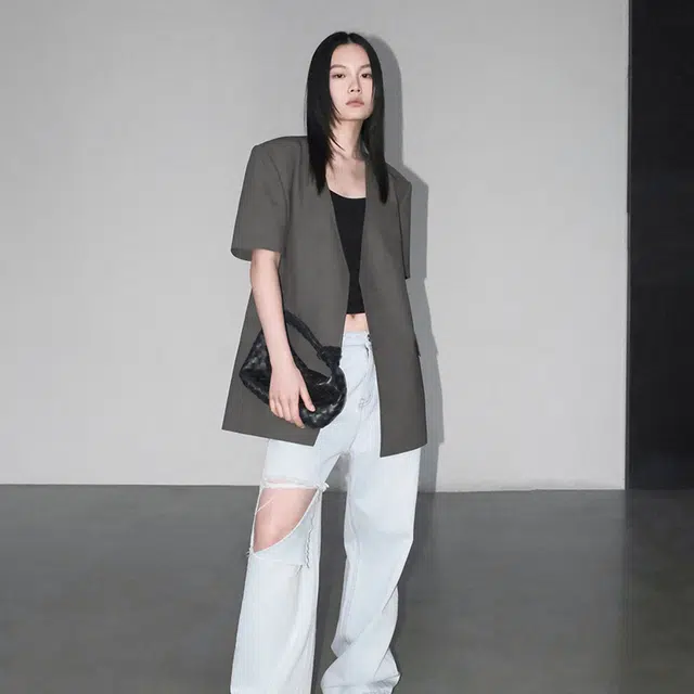 周淼 清凉麻感无领垫肩休闲西装 女款