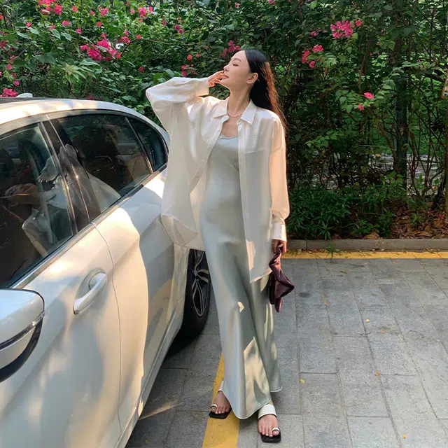 周淼 纯色方领纽扣长袖衬衫 女款