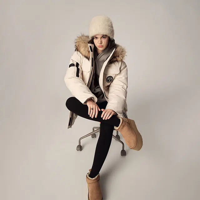 周淼 貉子工装派克加厚连帽外套羽绒服 女款