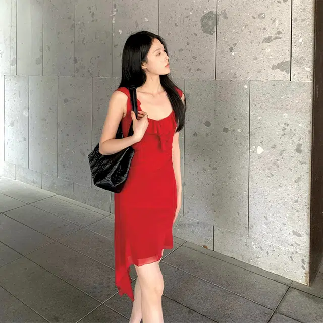 周淼 不对称斜抽褶荷叶边网纱吊带连衣裙 女款