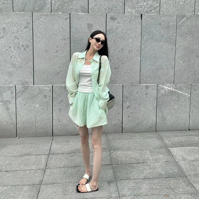 周淼 纯色高腰宽松休闲短裤 女款