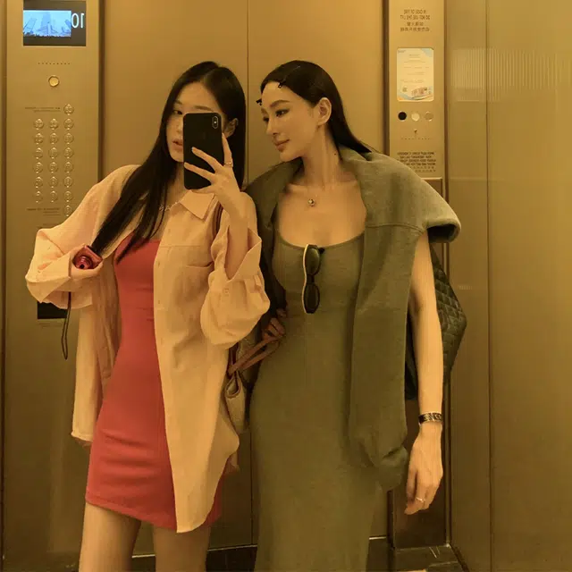 周淼 纯色纽扣长袖衬衫 女款