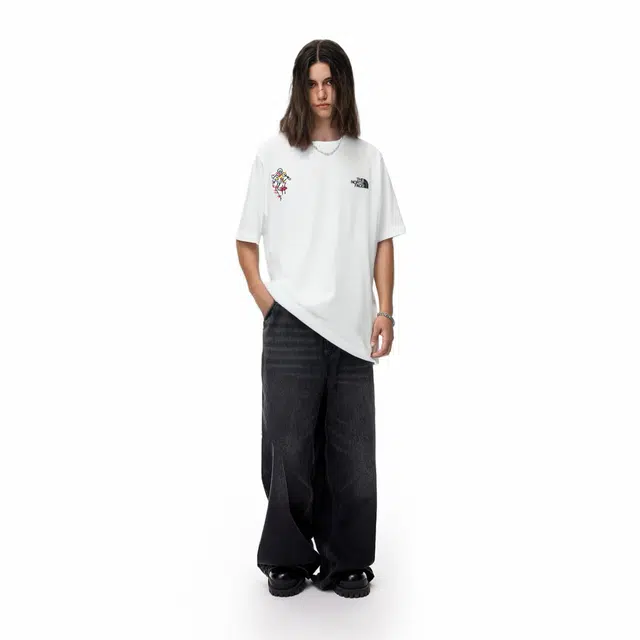 THE NORTH FACE logo T