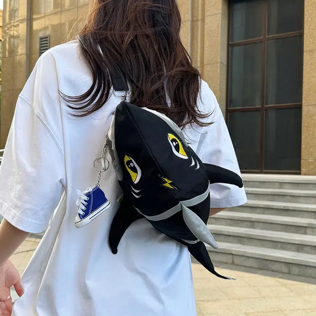 笛贝嘉 小众设计感鲨鱼时尚轻便 牛津布 胸包 常规 男女同款情侣款 多色