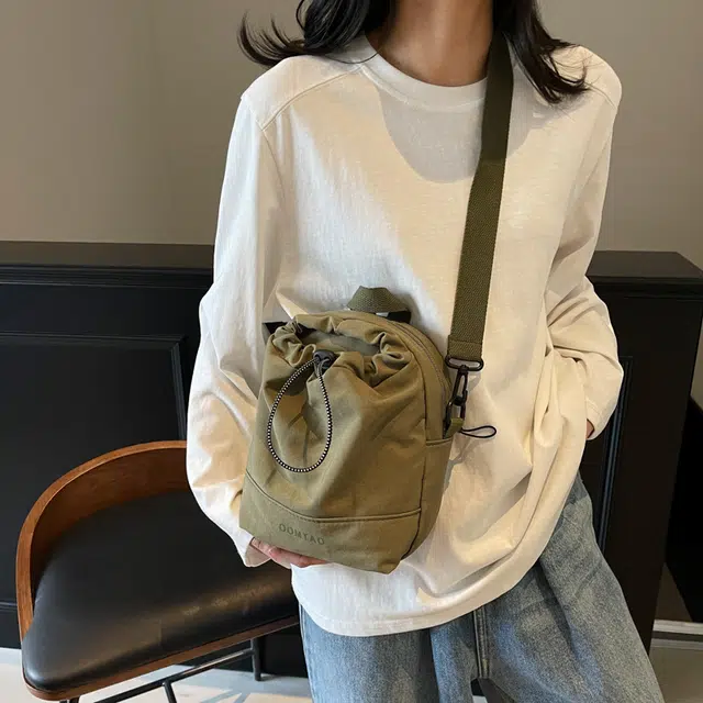 笛贝嘉 日系简约纯色褶皱百搭时尚 尼龙 斜挎单肩手提包 女款 多色
