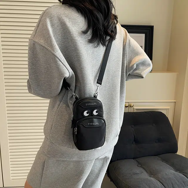 笛贝嘉 可爱大眼睛防泼水小挎包潮流个性 布 单肩包 常规 男女同款情侣款 多色