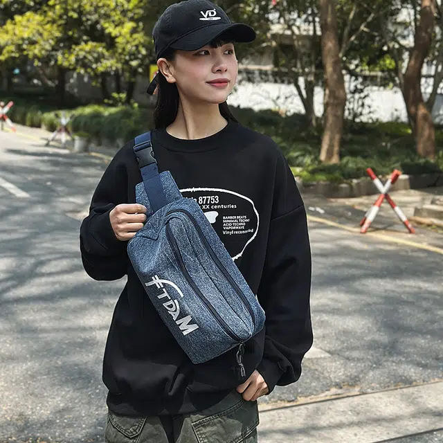 笛贝嘉 日系复古原宿字母多用包运动百搭 牛仔 腰包 常规 男女同款情侣款 蓝色