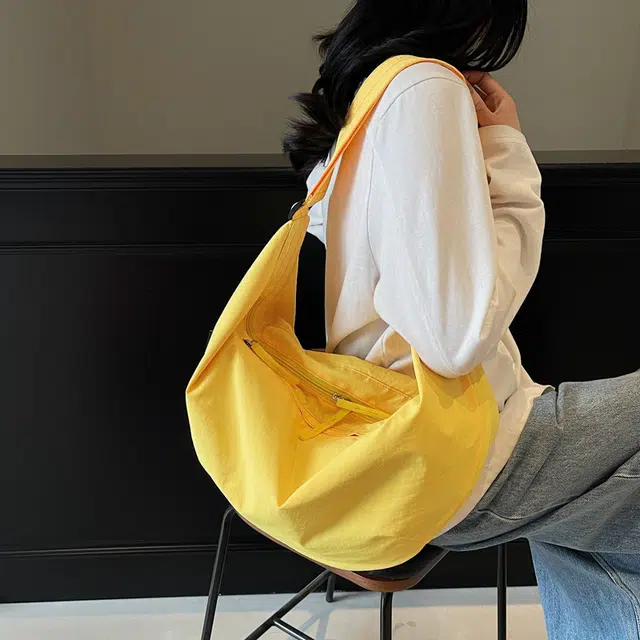 笛贝嘉 韩版简约纯色轻便多巴胺 布 饺子包单肩斜挎包 女款 多色