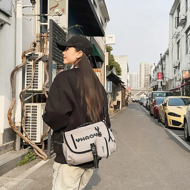 笛贝嘉 休闲小众字母潮酷 尼龙 单肩包斜挎包 常规 男女同款情侣款 多色