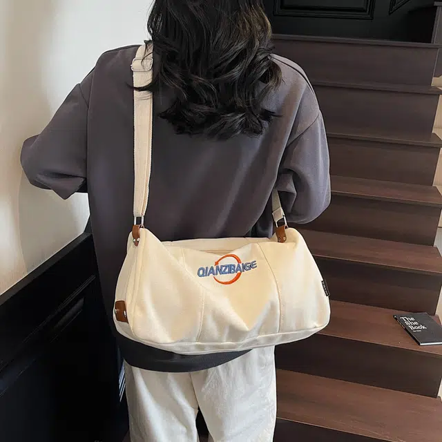 笛贝嘉 日系原宿字母刺绣运动旅行通勤百搭 帆布 单肩包 女款 多色