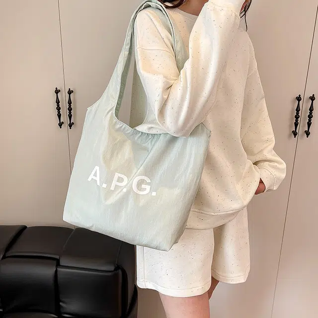 笛贝嘉 日系简约休闲字母托特包通勤 尼龙 单肩包 常规 女款 多色