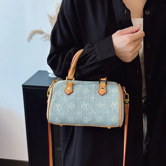 笛贝嘉 高级感时尚单肩包经典 牛仔布 波士顿包手提包 女款 蓝色