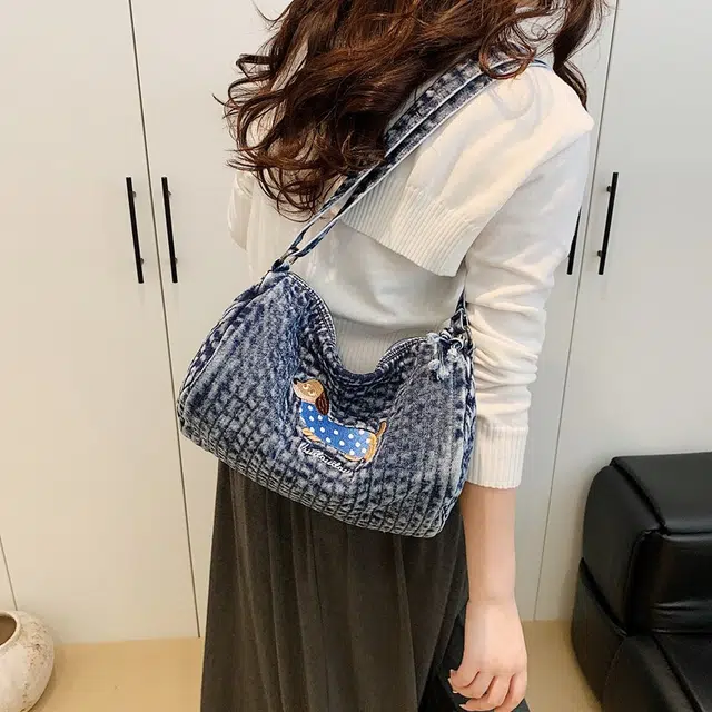 笛贝嘉 日系可爱小狗休闲原宿洋气减龄 牛仔布 单肩斜挎包 女款 蓝色/黑色