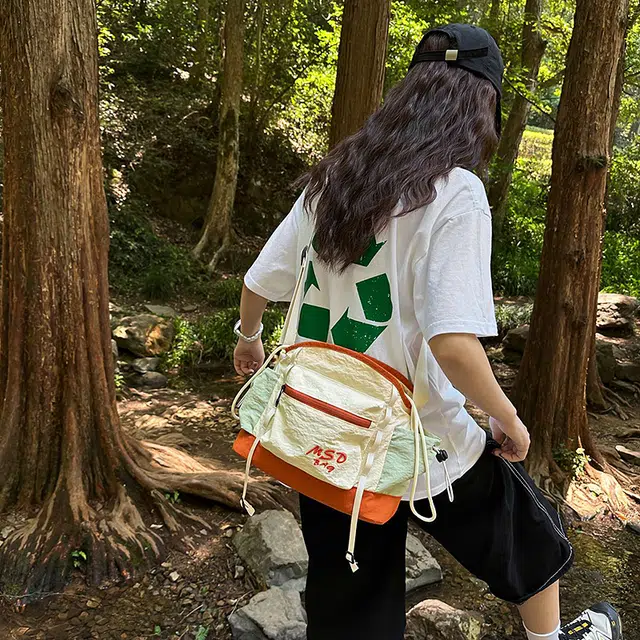 笛贝嘉 日系旅行轻便小众拼色抽绳百搭 尼龙 单肩斜挎包 常规 男女同款情侣款 多色