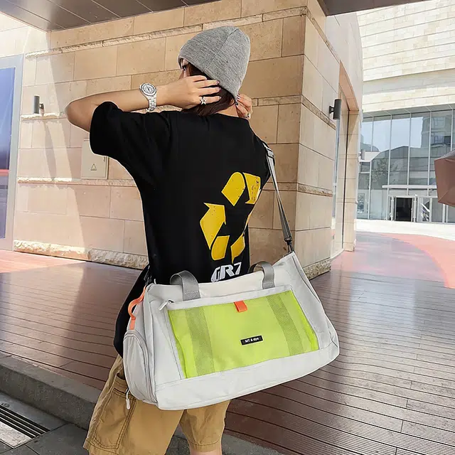 笛贝嘉 港风潮酷大容量手提单肩包休闲运动斜挎包拼色字母出游防泼水 尼龙 旅行包 男女同款情侣款 灰色/黑色