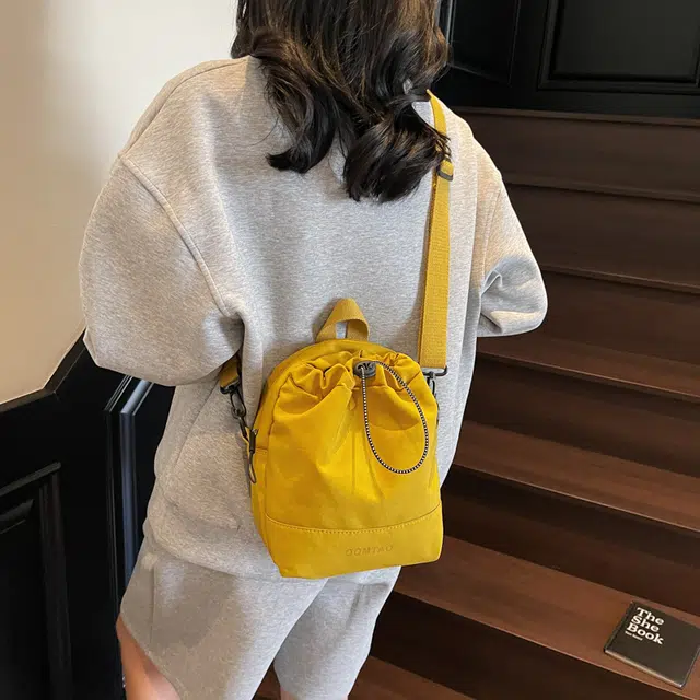 笛贝嘉 日系简约纯色褶皱百搭时尚 尼龙 斜挎单肩手提包 女款 多色