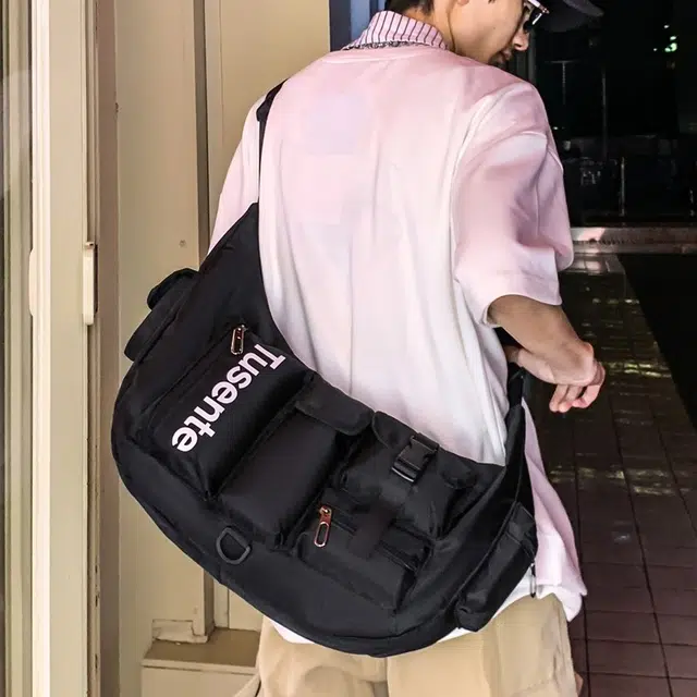 笛贝嘉 工装风潮酷百搭字母轻便防水 牛津布 饺子包单肩斜挎包 男女同款情侣款 多色