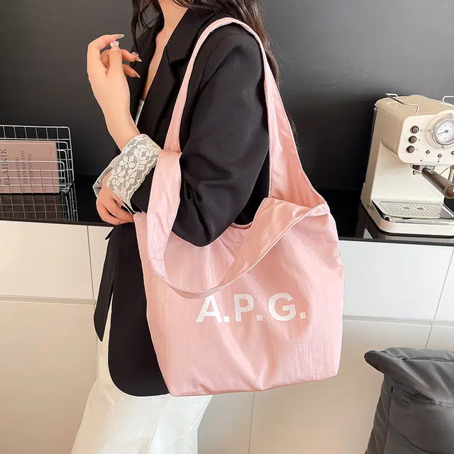 笛贝嘉 日系简约休闲字母托特包通勤 尼龙 单肩包 常规 女款 多色