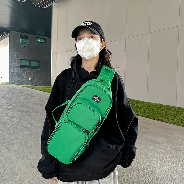 笛贝嘉 日韩中性风休闲简约时尚潮流百搭 牛津布 单肩斜挎胸包 常规 男女同款情侣款 黑色/绿色
