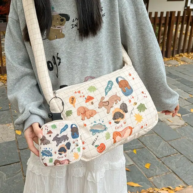 笛贝嘉 日系小众设计感卡通印花 复合布 斜挎包 女款 多色