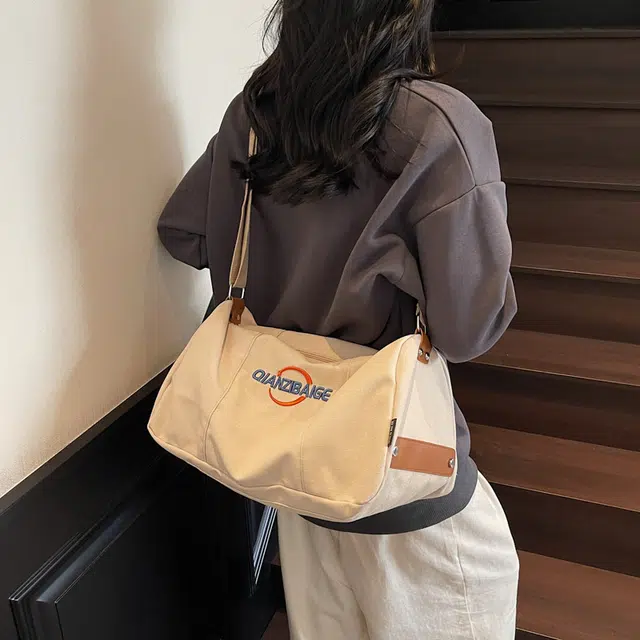 笛贝嘉 日系原宿字母刺绣运动旅行通勤百搭 帆布 单肩包 女款 多色