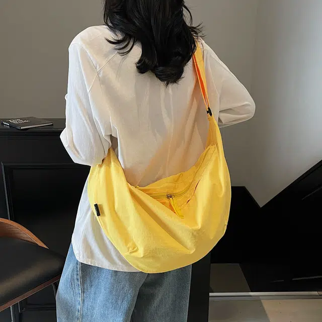 笛贝嘉 韩版简约纯色轻便多巴胺 布 饺子包单肩斜挎包 女款 多色