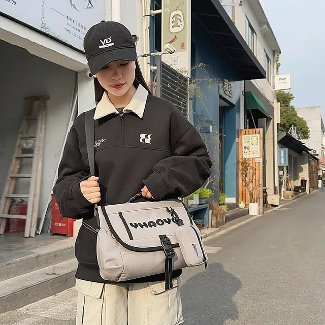 笛贝嘉 休闲小众字母潮酷 尼龙 单肩包斜挎包 常规 男女同款情侣款 多色