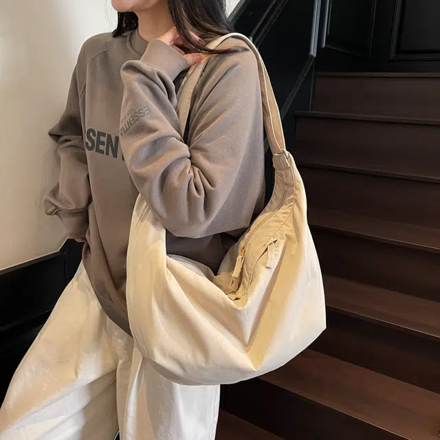 笛贝嘉 日系简约纯色轻便防水饺子包休闲运动 尼龙布 单肩斜挎包 男女同款情侣款 多色