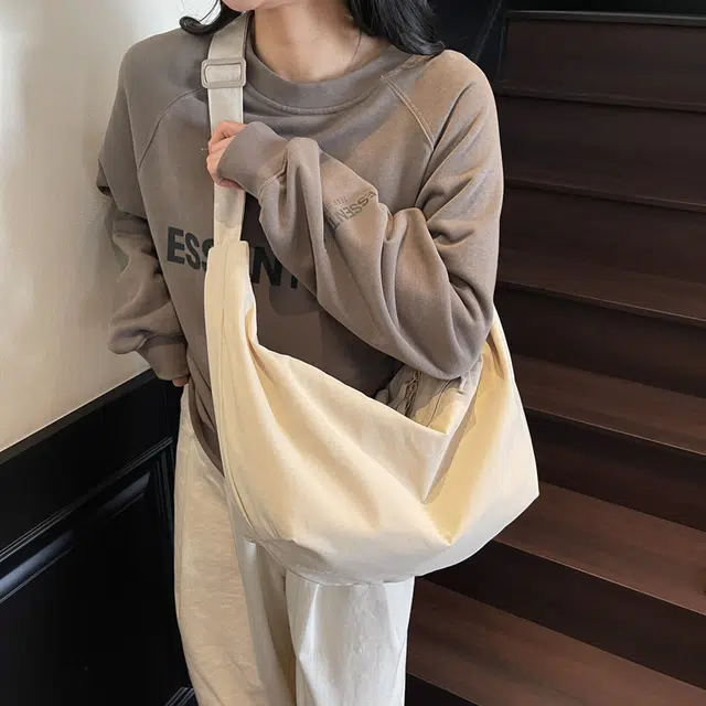 笛贝嘉 日系简约纯色轻便防水饺子包休闲运动 尼龙布 单肩斜挎包 男女同款情侣款 多色
