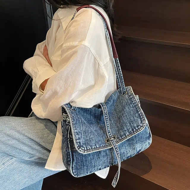 笛贝嘉 日系复古原宿设计感 牛仔布 托特包斜挎单肩包 女款 蓝色/黑色