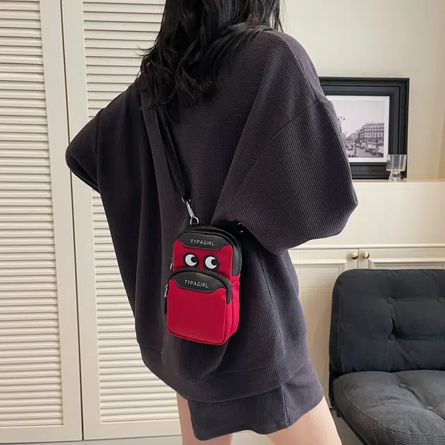 笛贝嘉 可爱大眼睛防泼水小挎包潮流个性 布 单肩包 常规 男女同款情侣款 多色