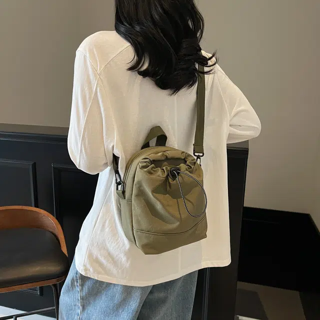 笛贝嘉 日系简约纯色褶皱百搭时尚 尼龙 斜挎单肩手提包 女款 多色