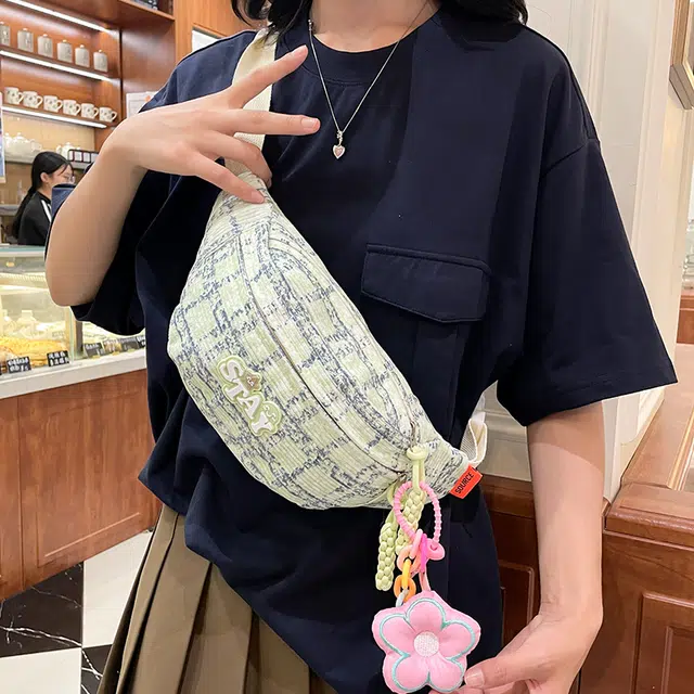 笛贝嘉 韩版可爱小众撞色休闲轻便 尼龙 胸包 女款 蓝色/白色/粉色/绿色